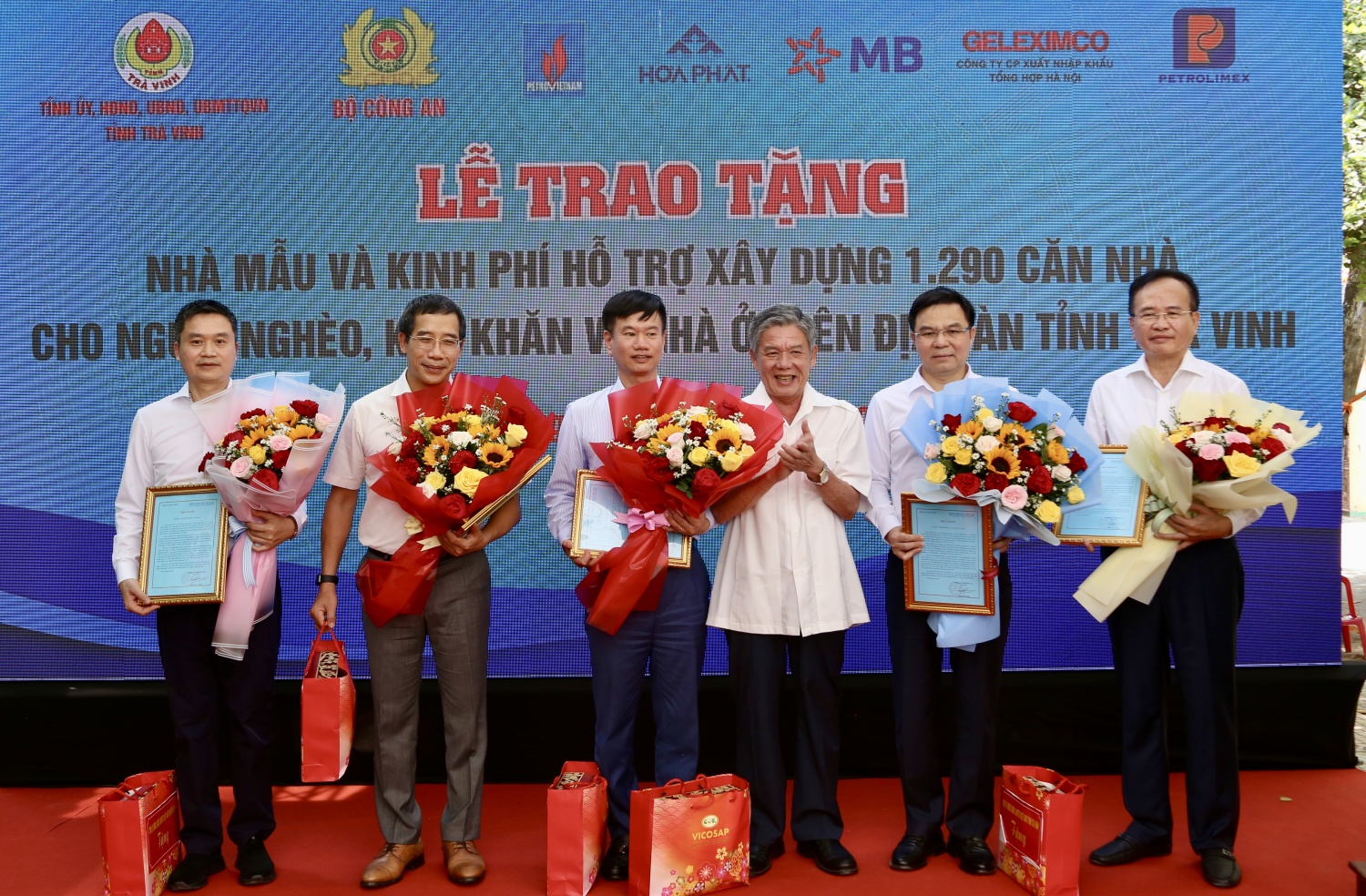 Petrovietnam tài trợ xây dựng 400 căn nhà tại tỉnh Trà Vinh
